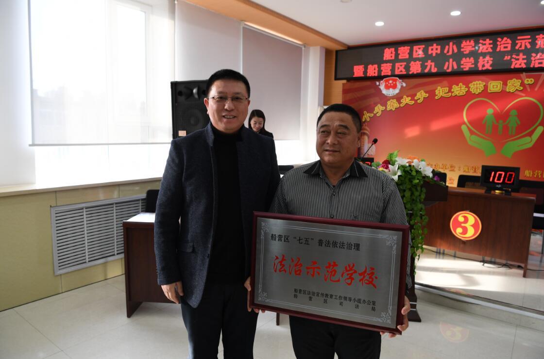 ‘kaiyun开云网页版’钟铭到钟山镇丹龙村开展“七一”走访慰问困难老党员活动