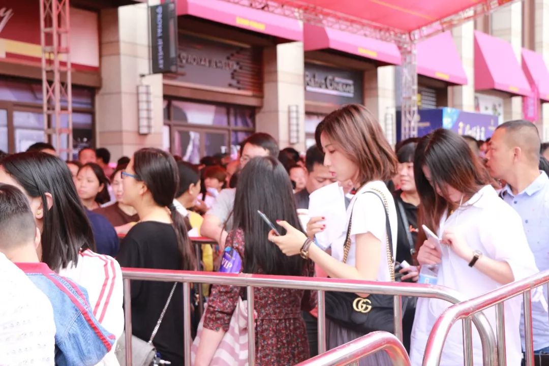 ‘kaiyun开云网页版’一场红木峰会,为什么70%来的都是消费者?(图3) kaiyun网页登录入口